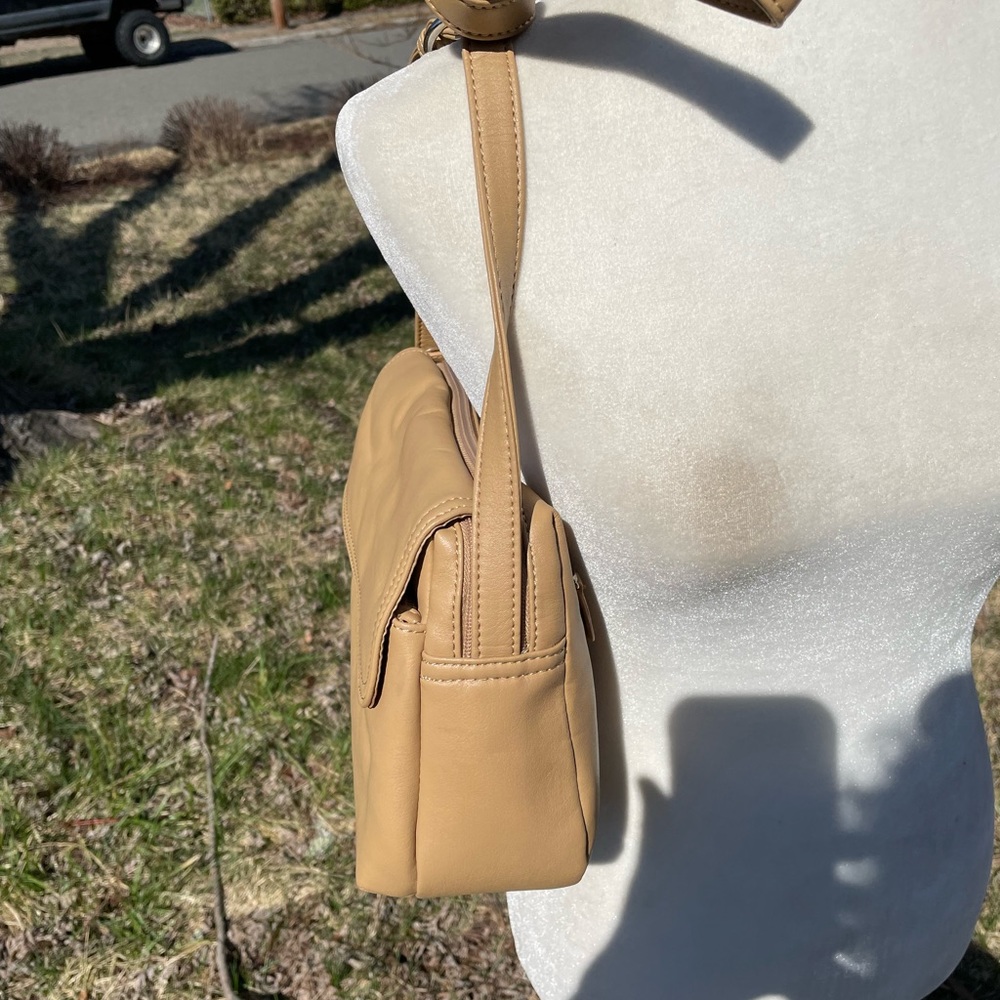 Carryland Change It Up Shoulder Bag - Picture 2 of 6